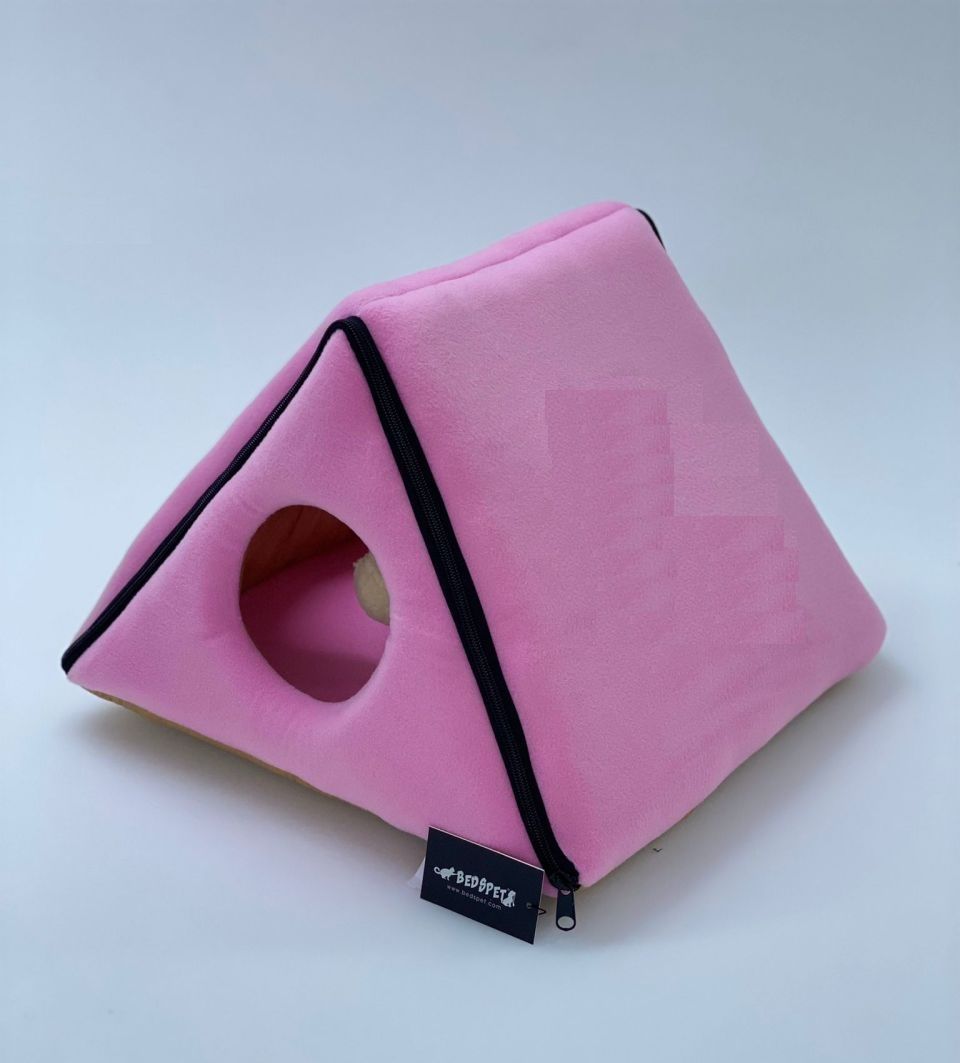 KEDİ KÖPEK ÜÇGEN OYUN ALANI